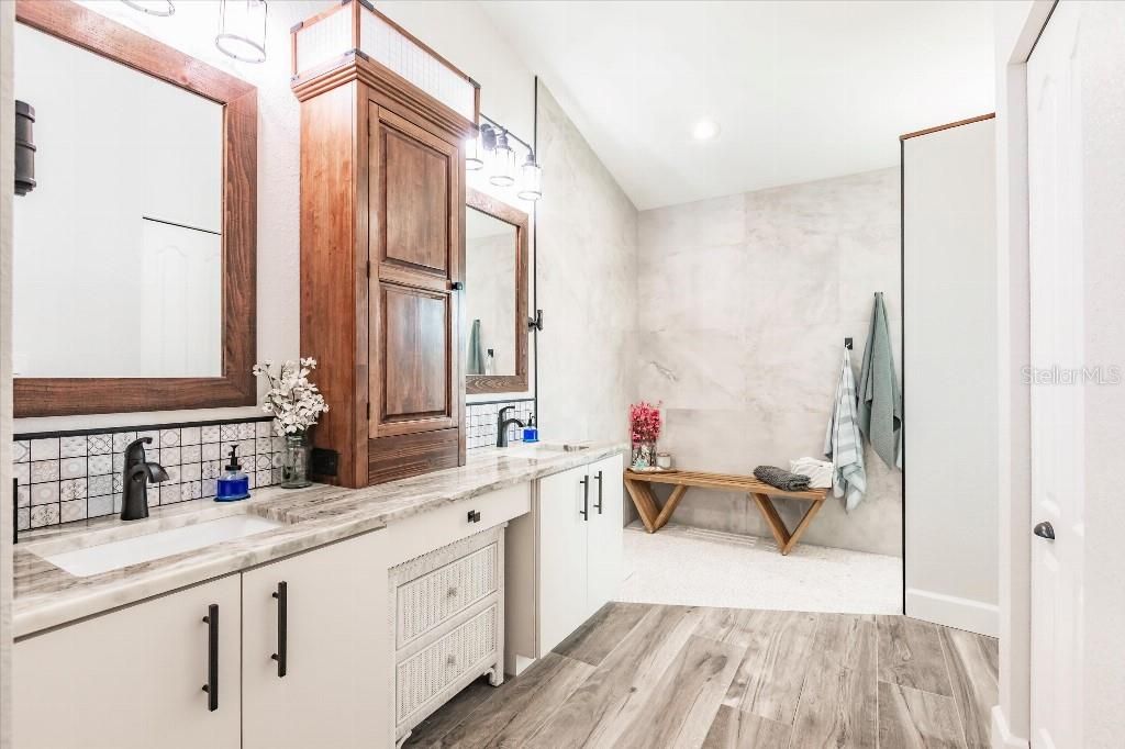 En Venta: $650,000 (3 camas, 2 baños, 2030 Pies cuadrados)