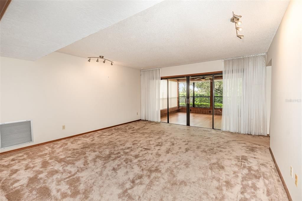 For Rent: $8,990 (4 beds, 3 baths, 4188 Square Feet)