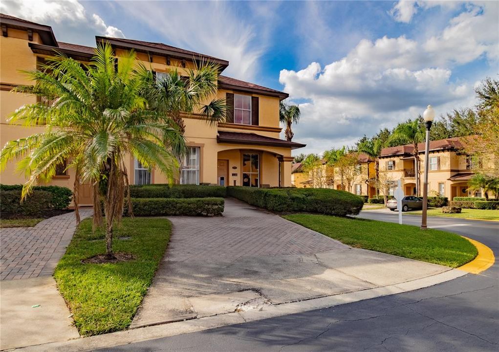 For Sale: $335,000 (4 beds, 3 baths, 1856 Square Feet)