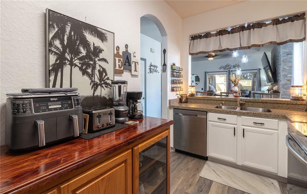 For Sale: $335,000 (4 beds, 3 baths, 1856 Square Feet)