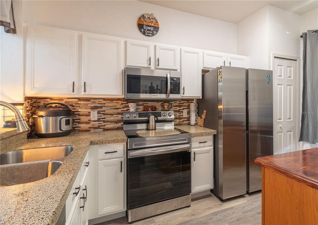 For Sale: $335,000 (4 beds, 3 baths, 1856 Square Feet)