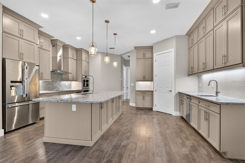 For Sale: $1,450,000 (7 beds, 5 baths, 4617 Square Feet)