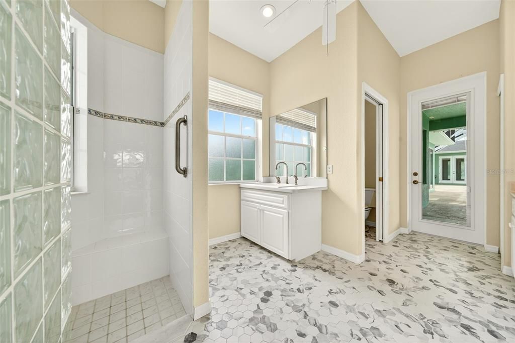 For Sale: $1,450,000 (7 beds, 5 baths, 4617 Square Feet)