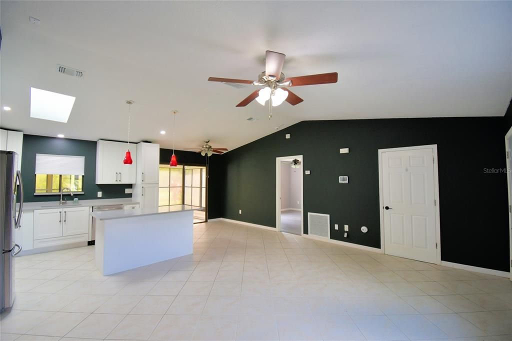 На продажу: $265,001 (3 спален, 2 ванн, 1068 Квадратных фут)