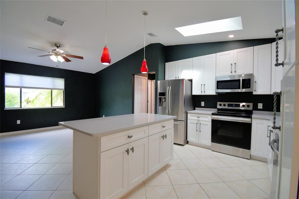 На продажу: $265,001 (3 спален, 2 ванн, 1068 Квадратных фут)