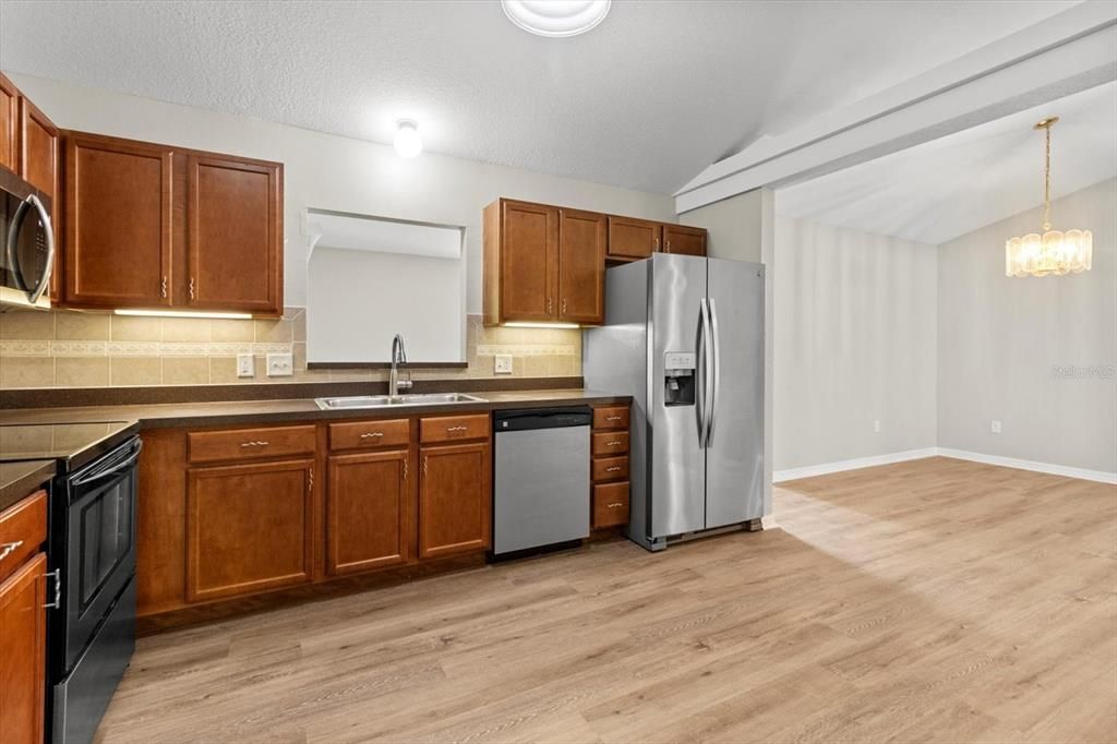 Active With Contract: $384,900 (3 beds, 2 baths, 2097 Square Feet)