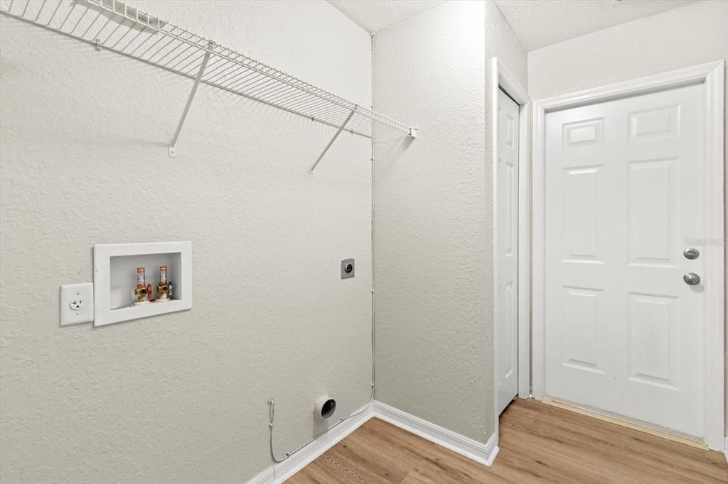 Active With Contract: $384,900 (3 beds, 2 baths, 2097 Square Feet)