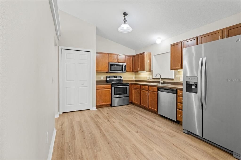 Active With Contract: $384,900 (3 beds, 2 baths, 2097 Square Feet)