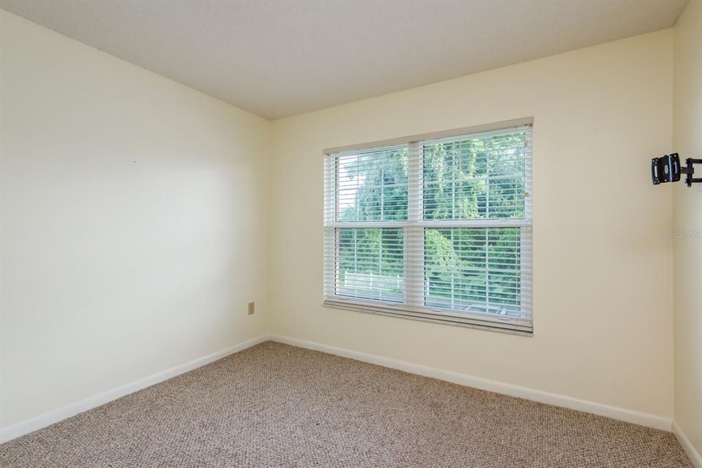 Active With Contract: $120,000 (2 beds, 1 baths, 835 Square Feet)