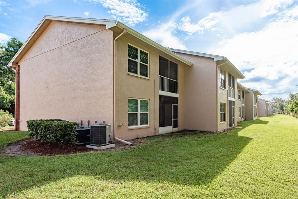 Active With Contract: $120,000 (2 beds, 1 baths, 835 Square Feet)