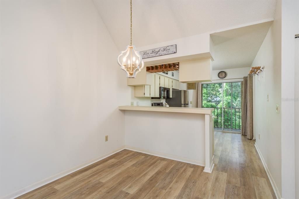 Active With Contract: $120,000 (2 beds, 1 baths, 835 Square Feet)