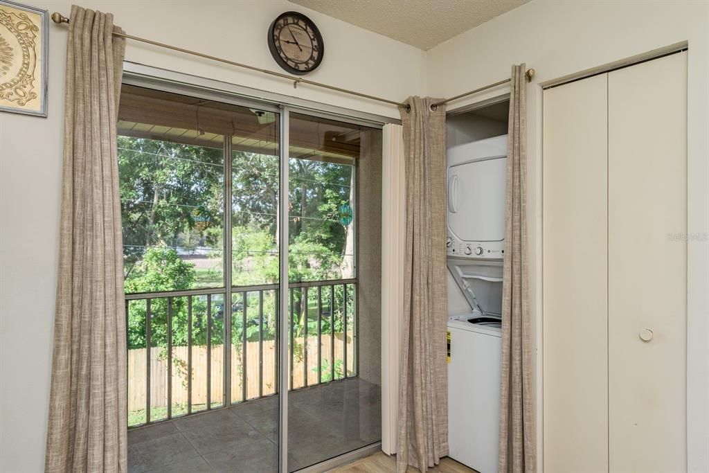 Active With Contract: $120,000 (2 beds, 1 baths, 835 Square Feet)