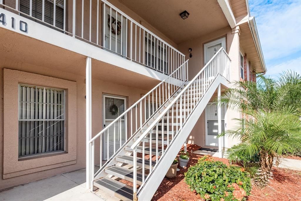 Active With Contract: $120,000 (2 beds, 1 baths, 835 Square Feet)