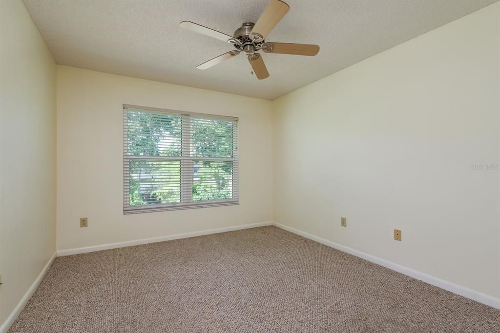 Active With Contract: $120,000 (2 beds, 1 baths, 835 Square Feet)