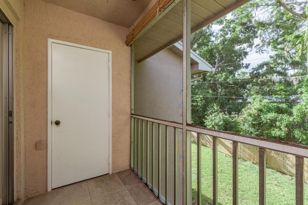 Active With Contract: $120,000 (2 beds, 1 baths, 835 Square Feet)
