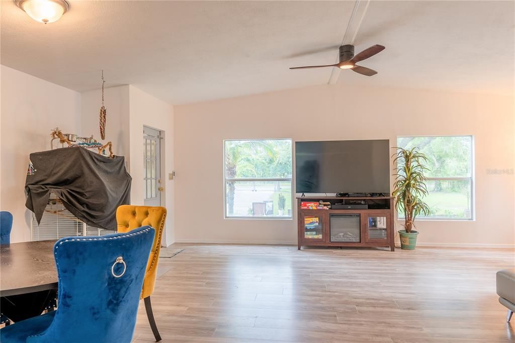 Active With Contract: $415,000 (2 beds, 2 baths, 1002 Square Feet)