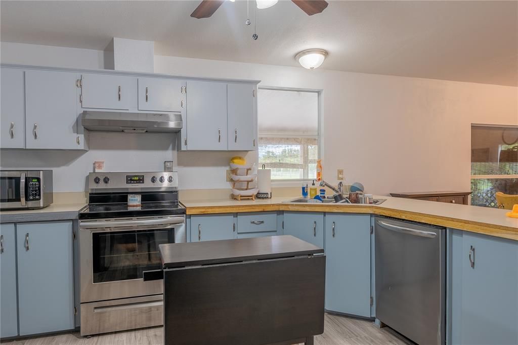 Active With Contract: $415,000 (2 beds, 2 baths, 1002 Square Feet)