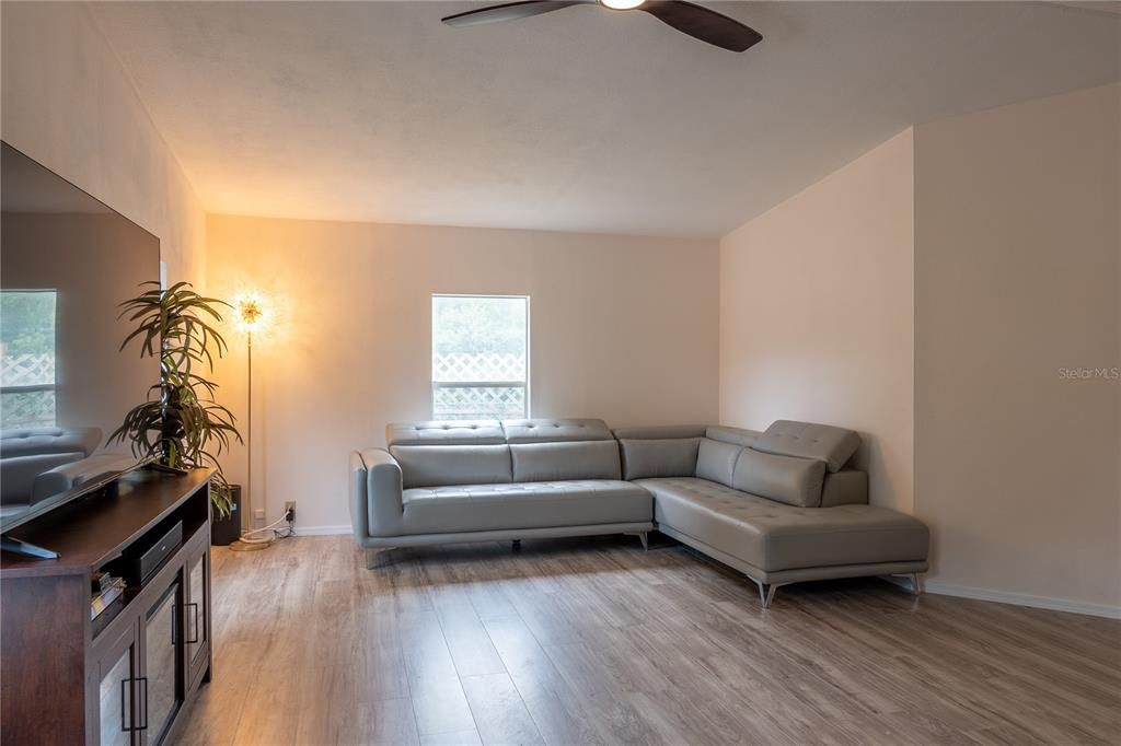 Active With Contract: $415,000 (2 beds, 2 baths, 1002 Square Feet)