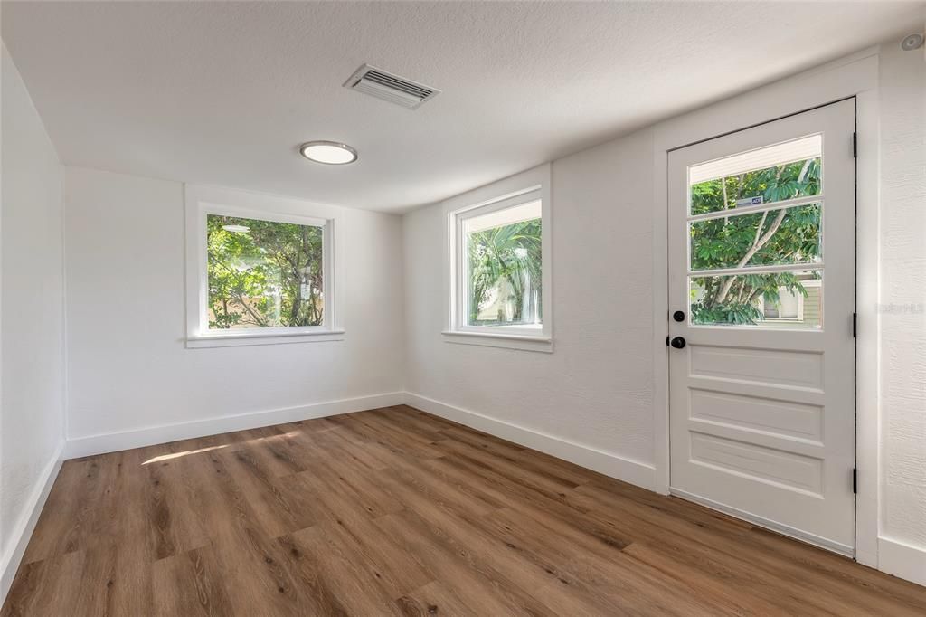 На продажу: $499,000 (0 спален, 0 ванн, 1320 Квадратных фут)