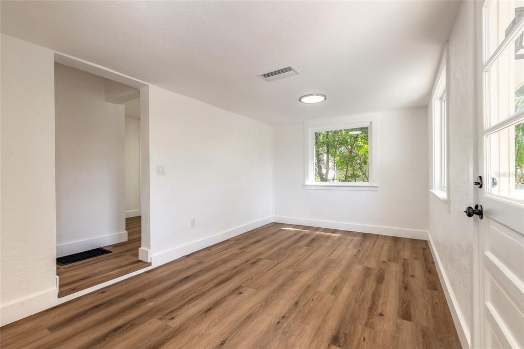 На продажу: $499,000 (0 спален, 0 ванн, 1320 Квадратных фут)