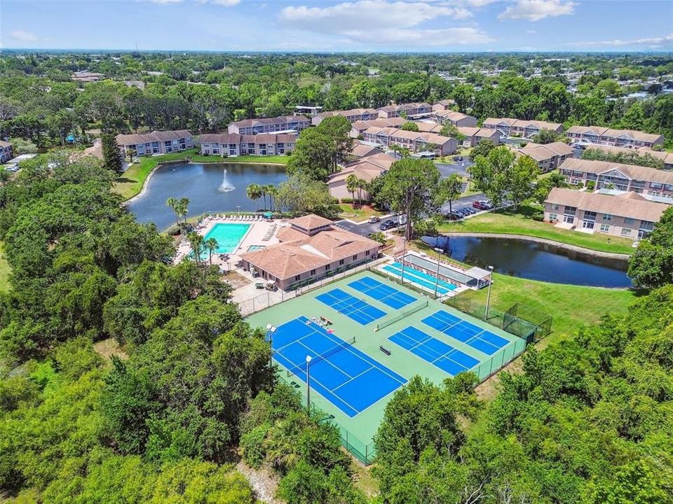 Под контрактом: $134,999 (2 спален, 1 ванн, 835 Квадратных фут)