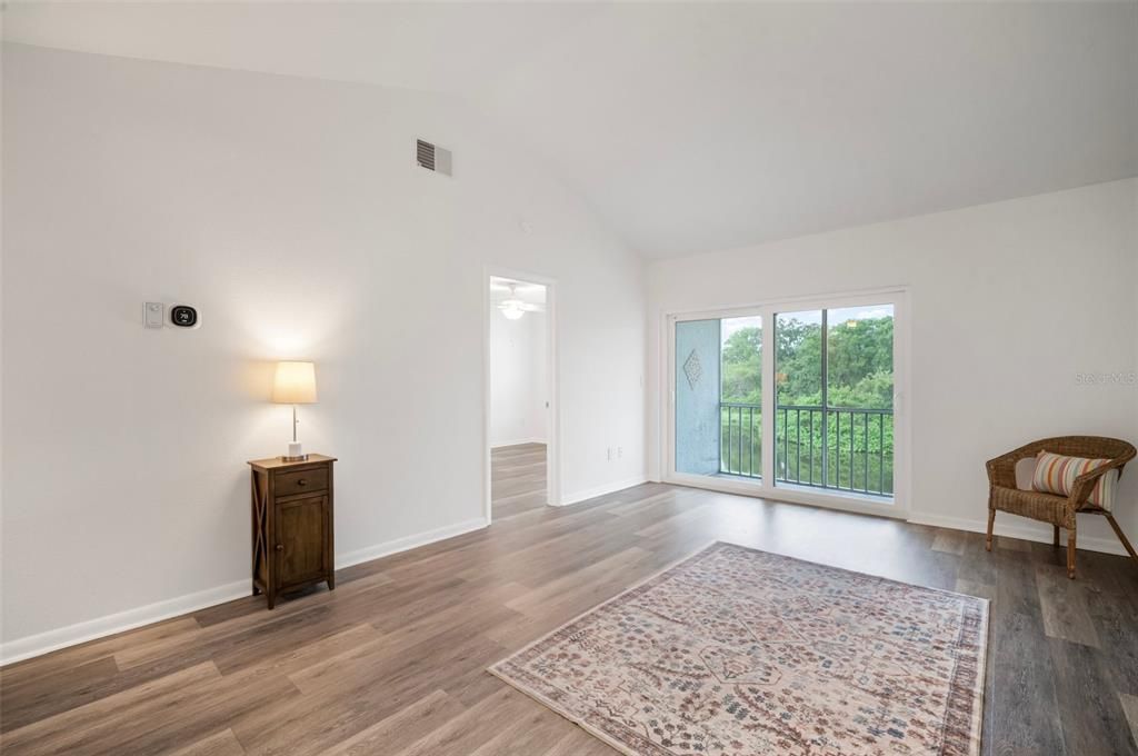 Под контрактом: $134,999 (2 спален, 1 ванн, 835 Квадратных фут)