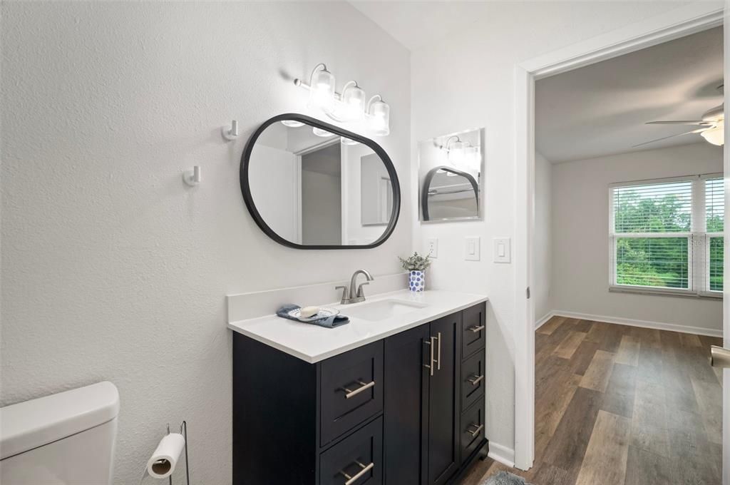 Под контрактом: $134,999 (2 спален, 1 ванн, 835 Квадратных фут)