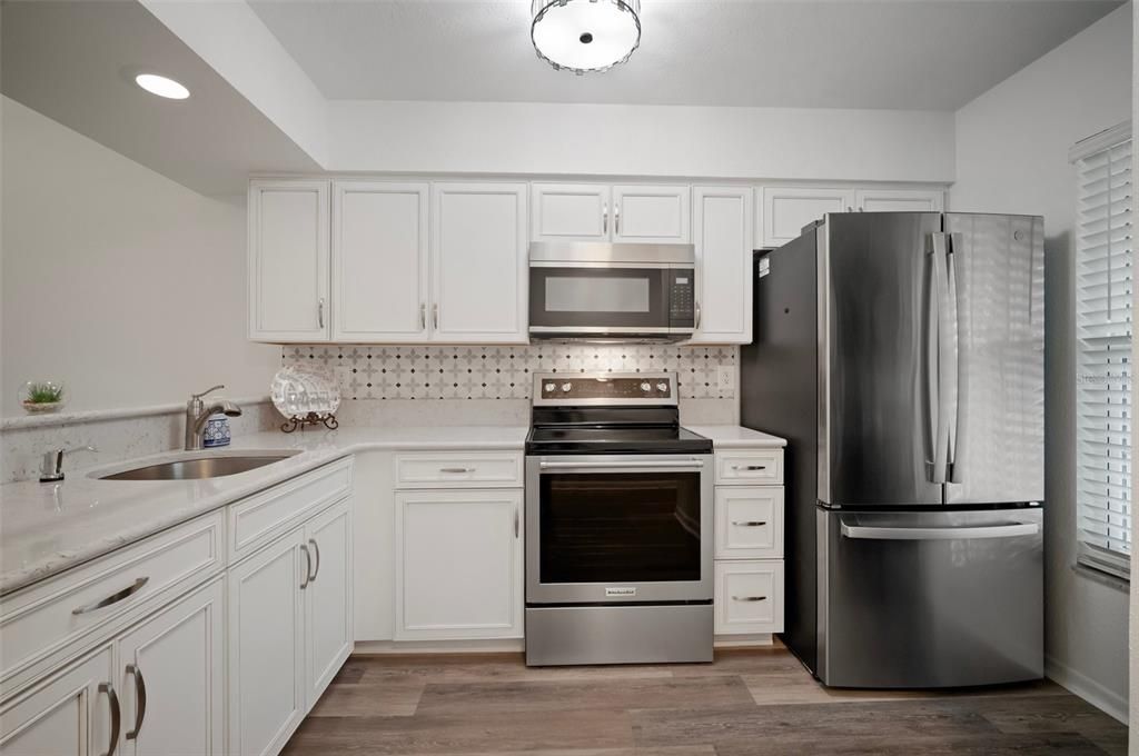 Под контрактом: $134,999 (2 спален, 1 ванн, 835 Квадратных фут)