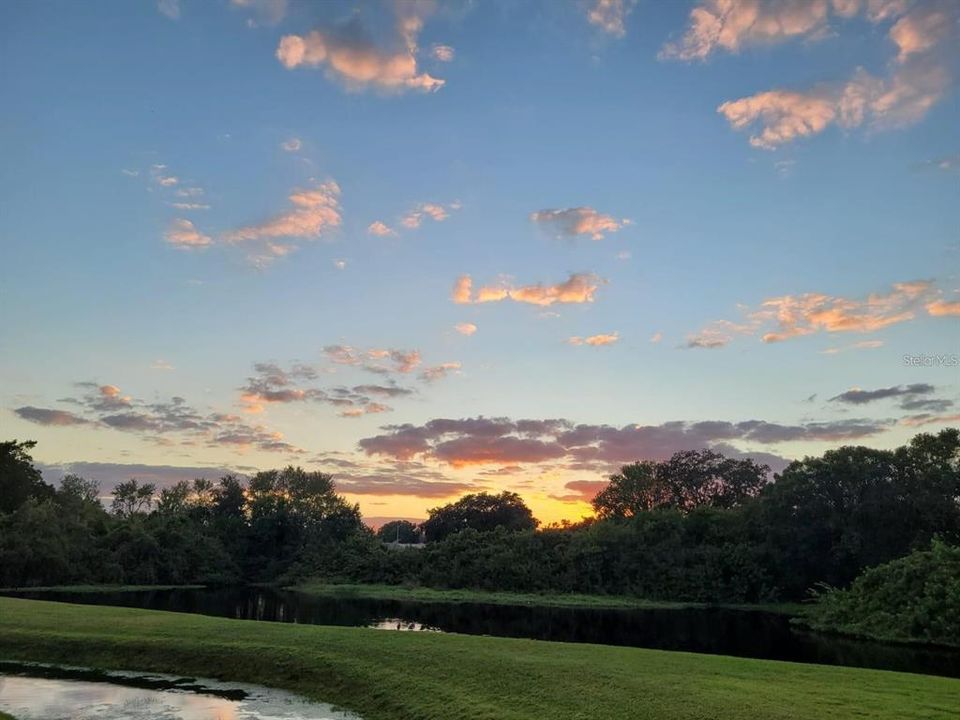 Под контрактом: $134,999 (2 спален, 1 ванн, 835 Квадратных фут)