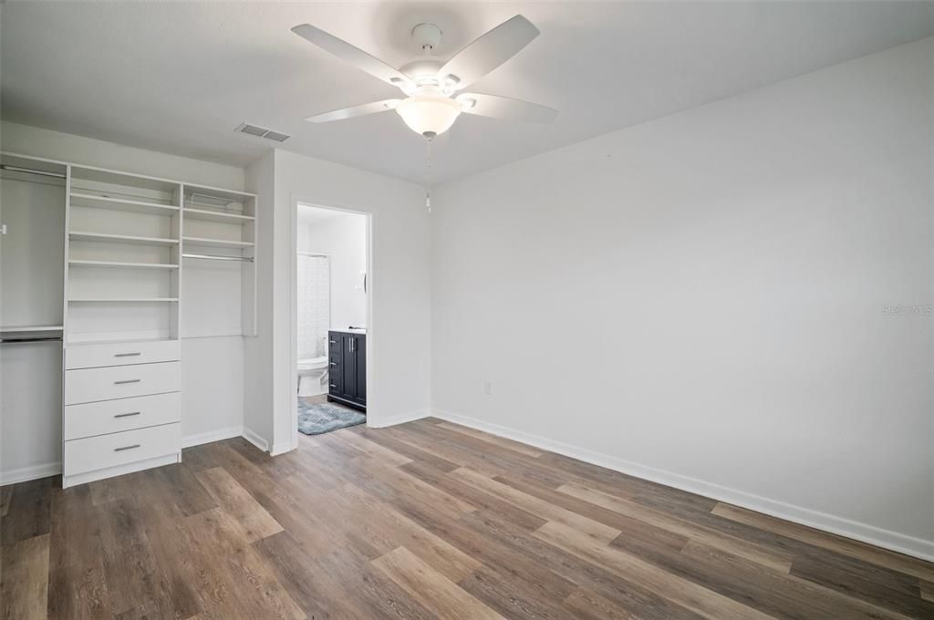 Под контрактом: $134,999 (2 спален, 1 ванн, 835 Квадратных фут)