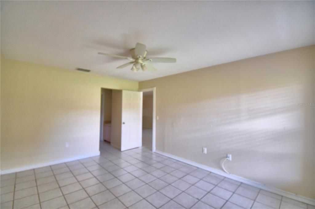 For Sale: $144,900 (2 beds, 2 baths, 1252 Square Feet)