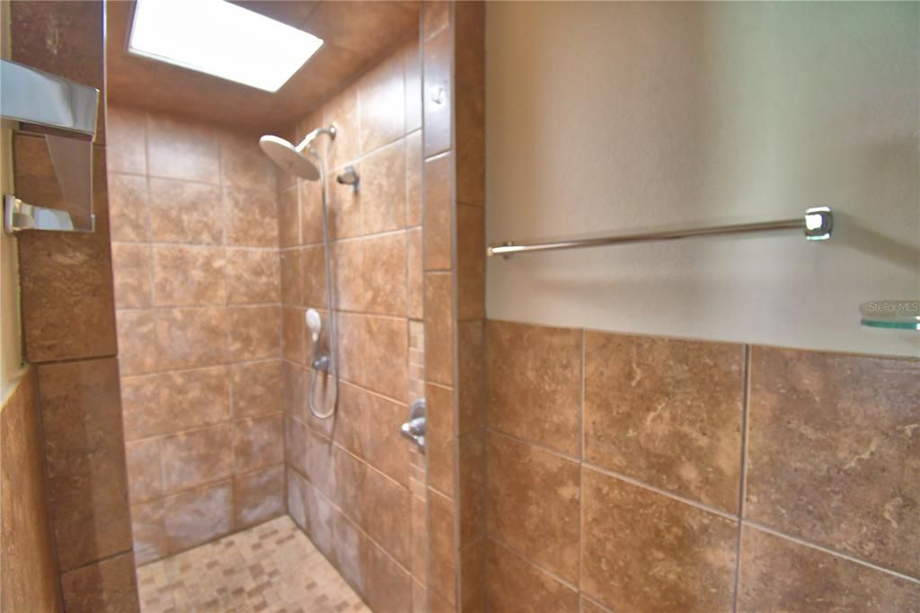 For Sale: $144,900 (2 beds, 2 baths, 1252 Square Feet)