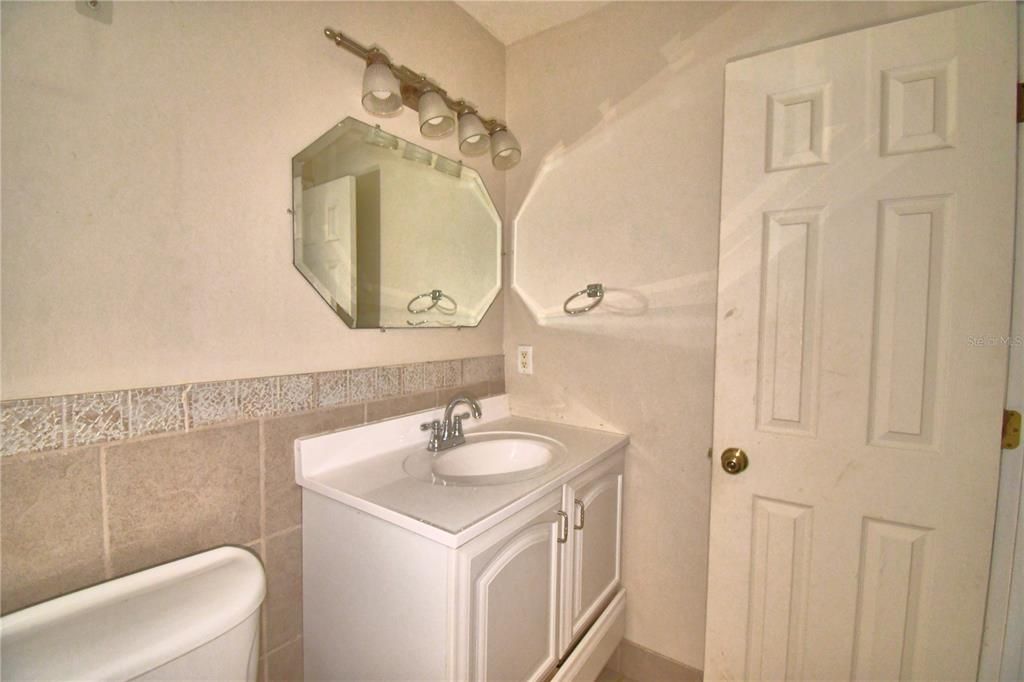 For Sale: $144,900 (2 beds, 2 baths, 1252 Square Feet)