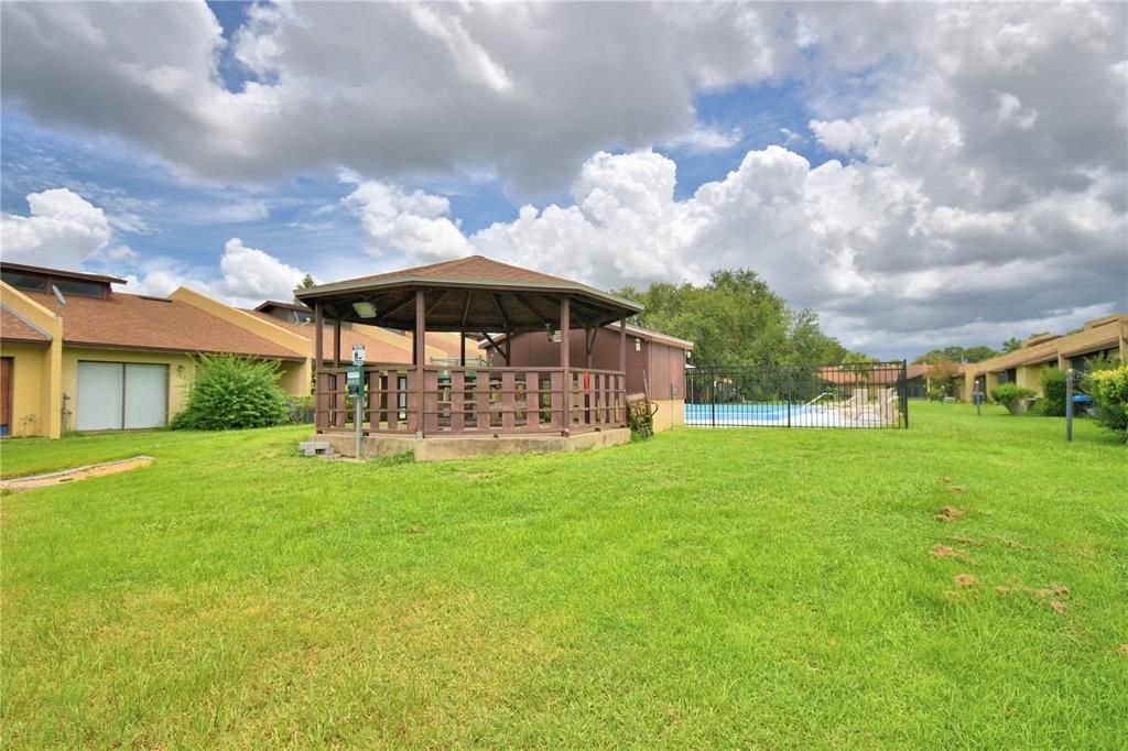 For Sale: $144,900 (2 beds, 2 baths, 1252 Square Feet)