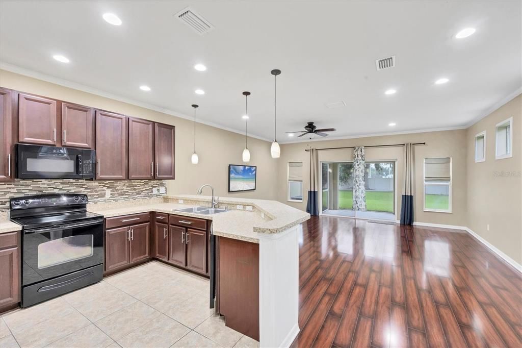 For Sale: $269,900 (3 beds, 2 baths, 1700 Square Feet)