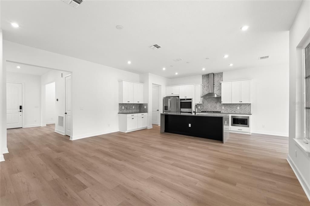 For Sale: $1,365,000 (4 beds, 3 baths, 2828 Square Feet)