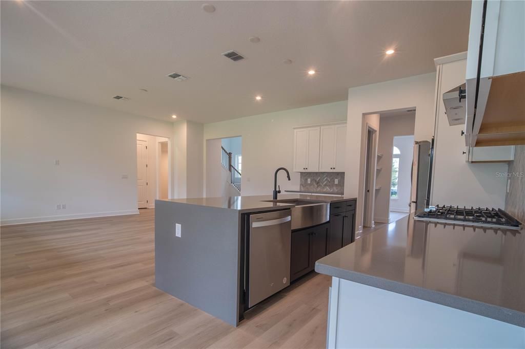 For Sale: $1,365,000 (4 beds, 3 baths, 2828 Square Feet)