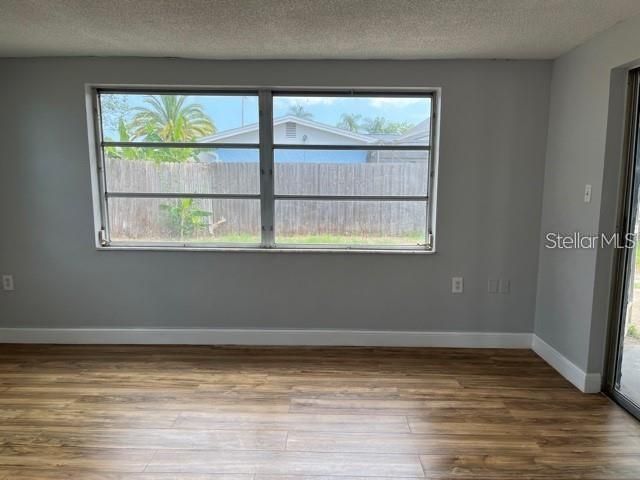 Active With Contract: $1,695 (3 beds, 2 baths, 1196 Square Feet)