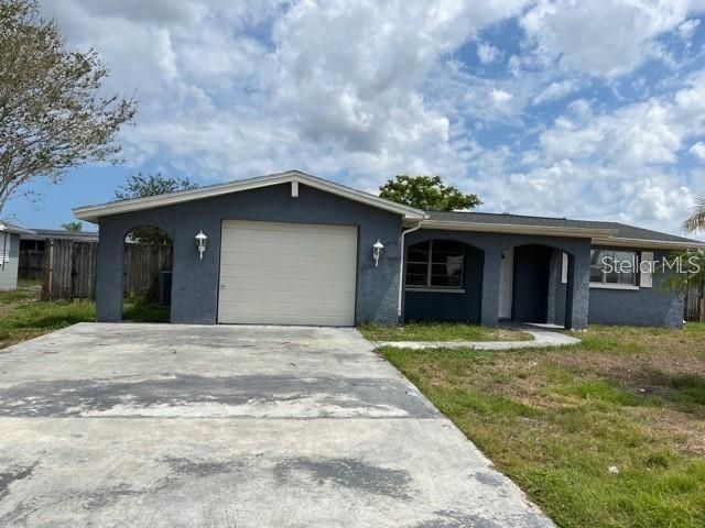 Active With Contract: $1,695 (3 beds, 2 baths, 1196 Square Feet)