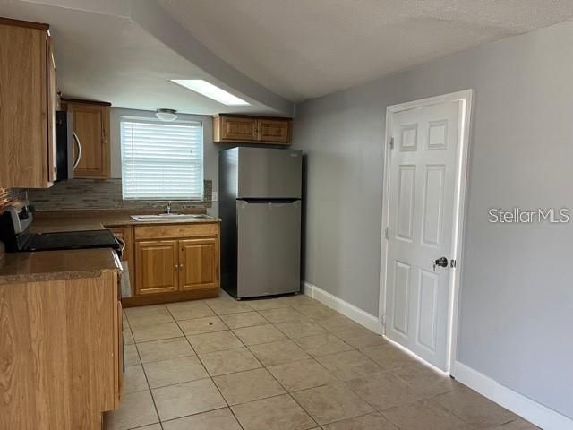Active With Contract: $1,695 (3 beds, 2 baths, 1196 Square Feet)