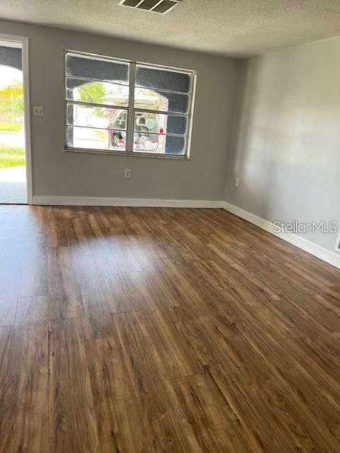 Active With Contract: $1,695 (3 beds, 2 baths, 1196 Square Feet)