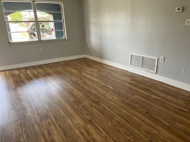 Active With Contract: $1,695 (3 beds, 2 baths, 1196 Square Feet)