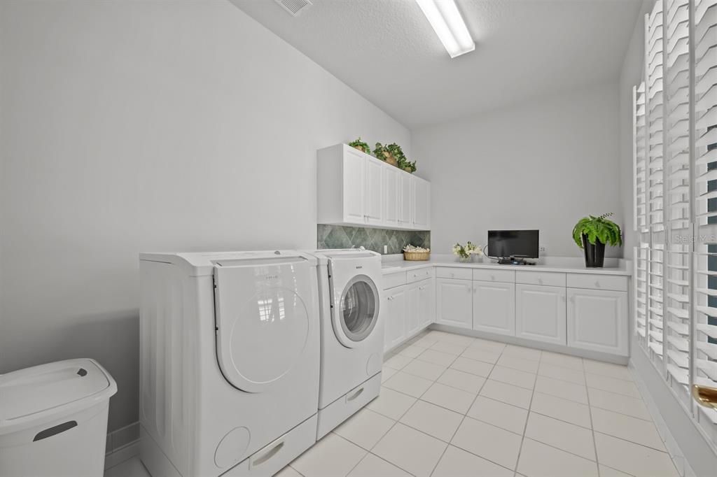 Active With Contract: $1,769,000 (3 beds, 4 baths, 4157 Square Feet)