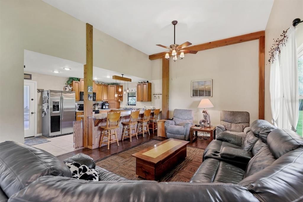 For Sale: $1,500,000 (2 beds, 1 baths, 1200 Square Feet)