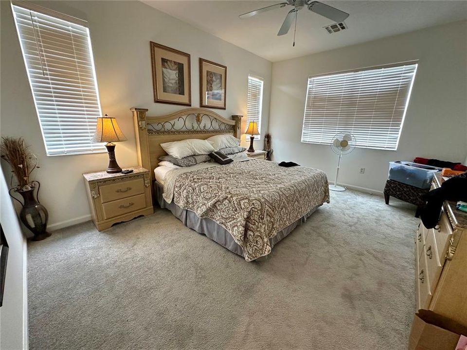 En Venta: $999,950 (5 camas, 4 baños, 3653 Pies cuadrados)