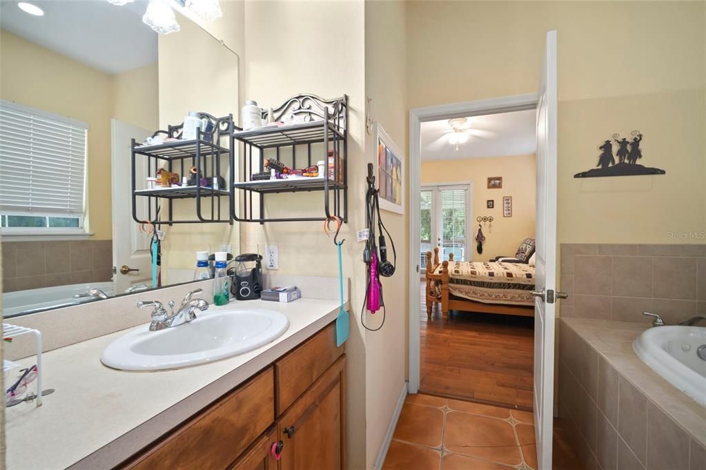 待售: $1,650,000 (6 贝兹, 5 浴室, 3207 平方英尺)