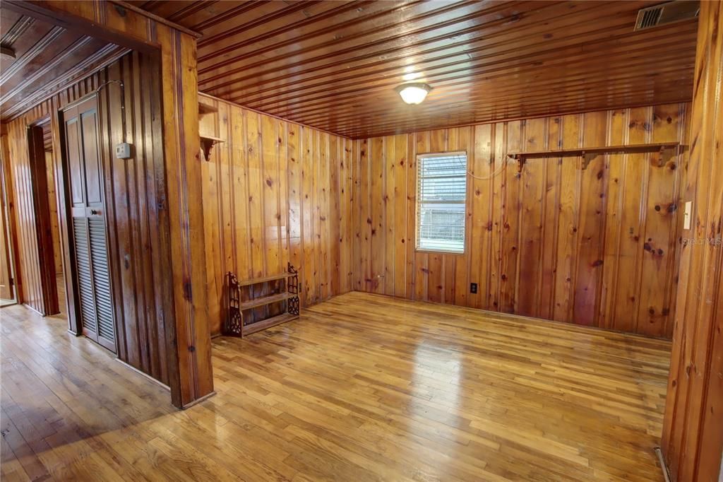 For Sale: $375,000 (3 beds, 1 baths, 960 Square Feet)