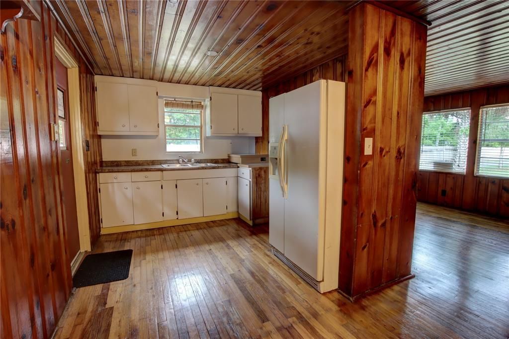 For Sale: $375,000 (3 beds, 1 baths, 960 Square Feet)