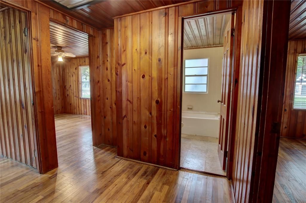 For Sale: $375,000 (3 beds, 1 baths, 960 Square Feet)