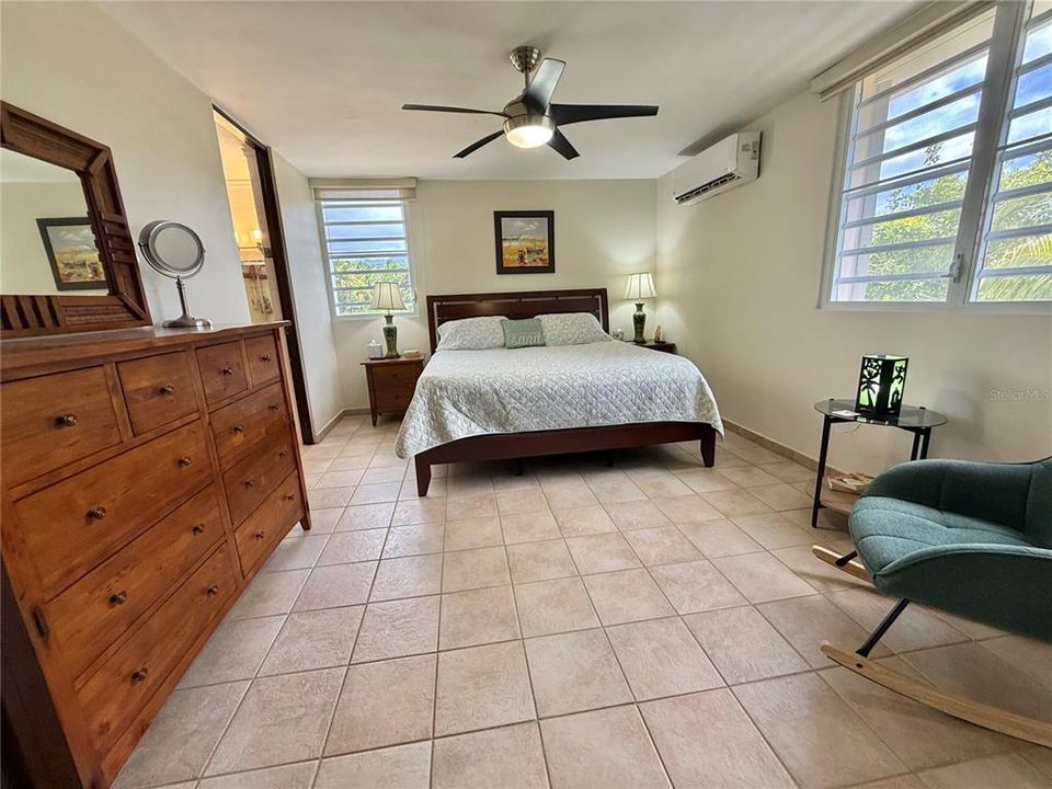 For Sale: $500,000 (2 beds, 2 baths, 1502 Square Feet)